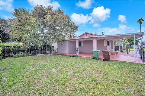 Exterior - 960 E 43rd St, Hialeah, FL 33013 photo 7 of 8