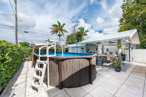 Exterior - 515 E 30th St, Hialeah, FL 33013 photo 6 of 11