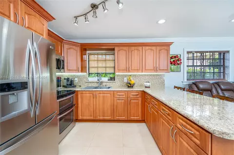 Kitchen - 515 E 30th St, Hialeah, FL 33013 photo 5 of 7