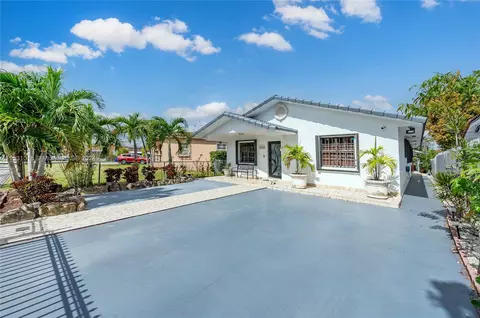 Exterior - 515 E 30th St, Hialeah, FL 33013 photo 3 of 11