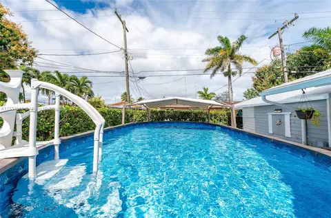 Exterior - 515 E 30th St, Hialeah, FL 33013 photo 4 of 11