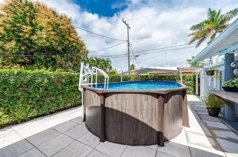 Exterior - 515 E 30th St, Hialeah, FL 33013 photo 5 of 11