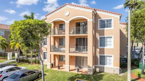 6861 SW 44th St #301, Miami, FL 33155