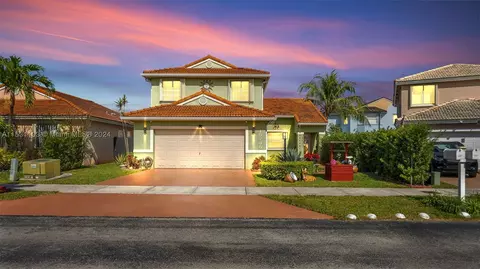 15735 SW 82nd St, Miami, FL 33193