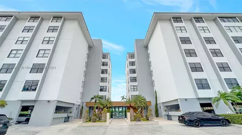 9660 W Bay Harbor Dr #PHE, Bay Harbor Islands, FL 33154