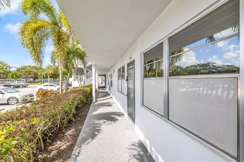 1010 Lyndhurst H #1010, Deerfield Beach, FL 33442