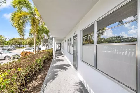1010 Lyndhurst H #1010, Deerfield Beach, FL 33442