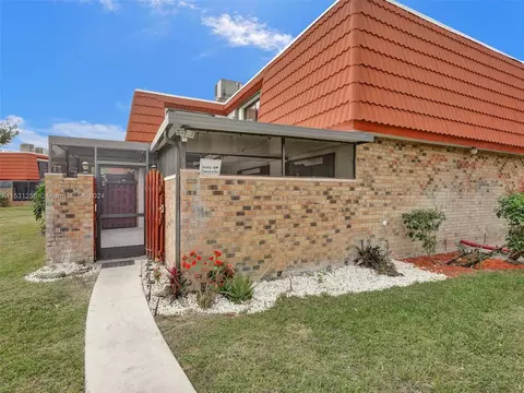 4612 Suburban Pines Dr, Lake Worth, FL 33463