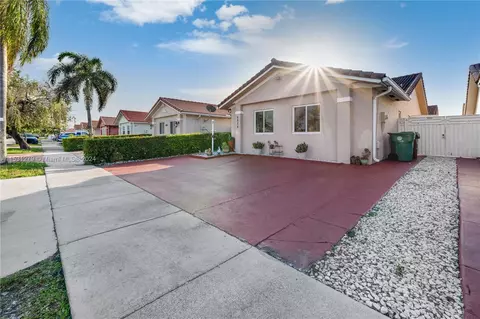 Exterior - 6938 W 30th Ave, Hialeah, FL 33018 photo 3 of 9