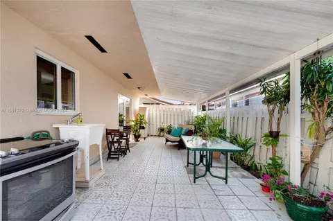 Exterior - 6938 W 30th Ave, Hialeah, FL 33018 photo 7 of 9