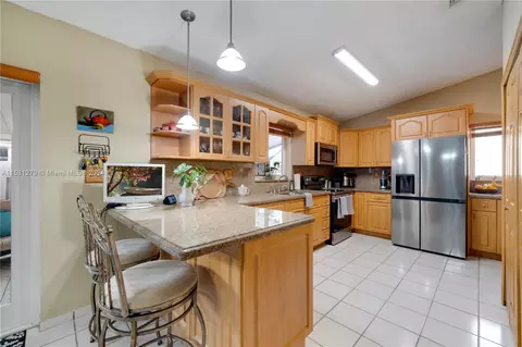 Kitchen - 6938 W 30th Ave, Hialeah, FL 33018 photo 1 of 8