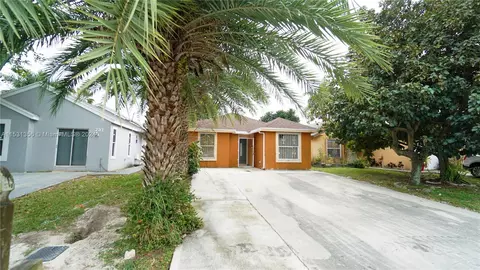 743 SW 10th St, Florida City, FL 33034
