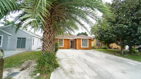 743 SW 10th St, Florida City, FL 33034