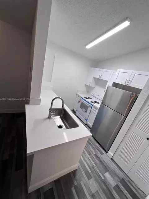 2820 N Oakland Forest Dr #304, Oakland Park, FL 33309