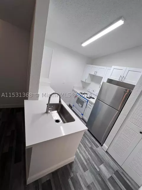 2820 N Oakland Forest Dr #304, Oakland Park, FL 33309
