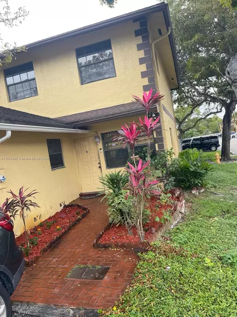 1101 NE 209th Ter, Miami, FL 33179
