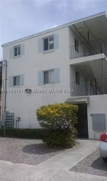 3680 Oak Ave #8, Miami, FL 33133
