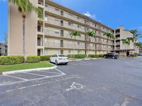 7740 NW 50th St #102, Lauderhill, FL 33351