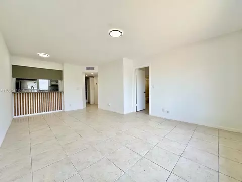 910 Twin Lakes Dr #8-K, Coral Springs, FL 33071