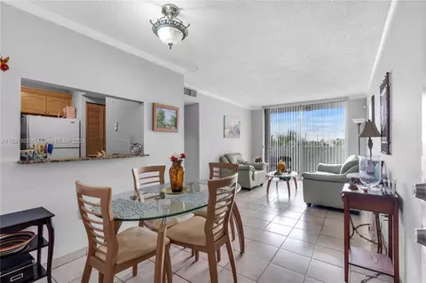 8185 NW 7th St #403, Miami, FL 33126