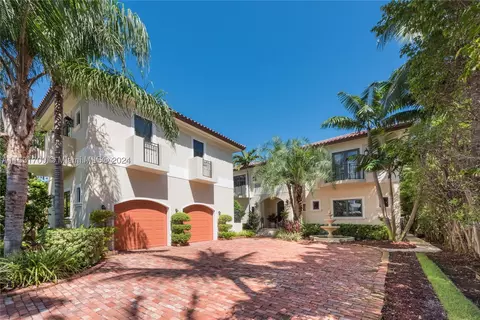 5655 Pine Tree Dr, Miami Beach, FL 33140