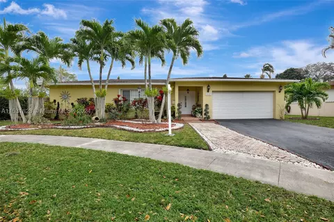 5220 SW 8th St, Plantation, FL 33317