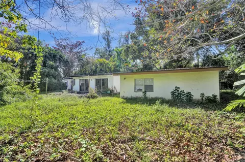 Exterior - 5811 N Kendall Dr, Pinecrest, FL 33156 photo 8 of 16