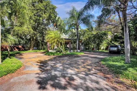 Exterior - 5811 N Kendall Dr, Pinecrest, FL 33156 photo 12 of 16