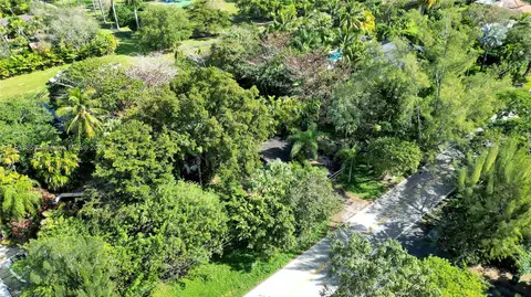 Exterior - 5811 N Kendall Dr, Pinecrest, FL 33156 photo 5 of 16