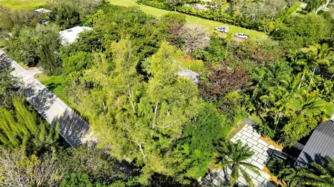 View/Area - 5811 N Kendall Dr, Pinecrest, FL 33156 photo 5 of 12