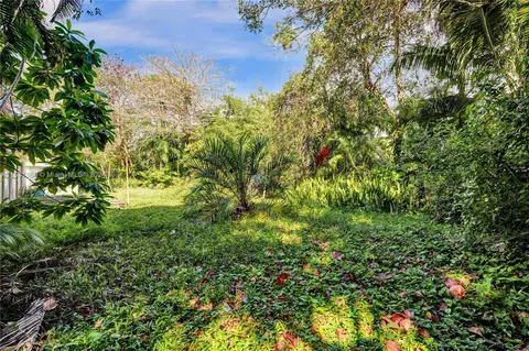 Exterior - 5811 N Kendall Dr, Pinecrest, FL 33156 photo 6 of 16