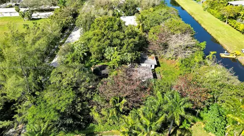 View/Area - 5811 N Kendall Dr, Pinecrest, FL 33156 photo 6 of 12