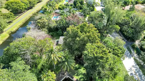 Exterior - 5811 N Kendall Dr, Pinecrest, FL 33156 photo 4 of 16