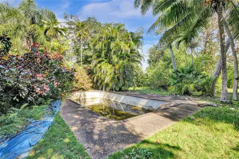 Exterior - 5811 N Kendall Dr, Pinecrest, FL 33156 photo 10 of 16