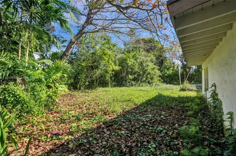 Exterior - 5811 N Kendall Dr, Pinecrest, FL 33156 photo 11 of 16