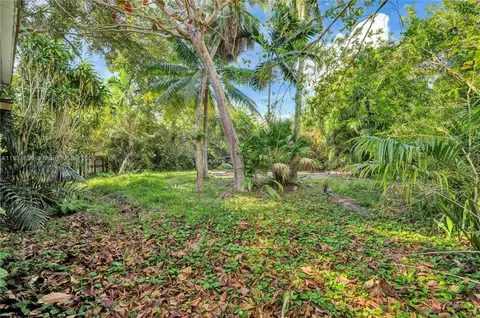 Exterior - 5811 N Kendall Dr, Pinecrest, FL 33156 photo 9 of 16