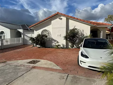 2449 W 72nd Pl, Hialeah, FL 33016 photo 3