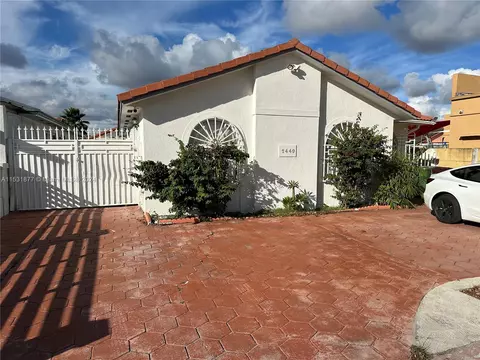 2449 W 72nd Pl, Hialeah, FL 33016 photo 2