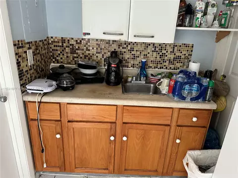 2449 W 72nd Pl, Hialeah, FL 33016 photo 8