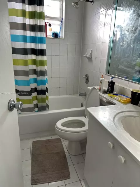 2449 W 72nd Pl, Hialeah, FL 33016 photo 10