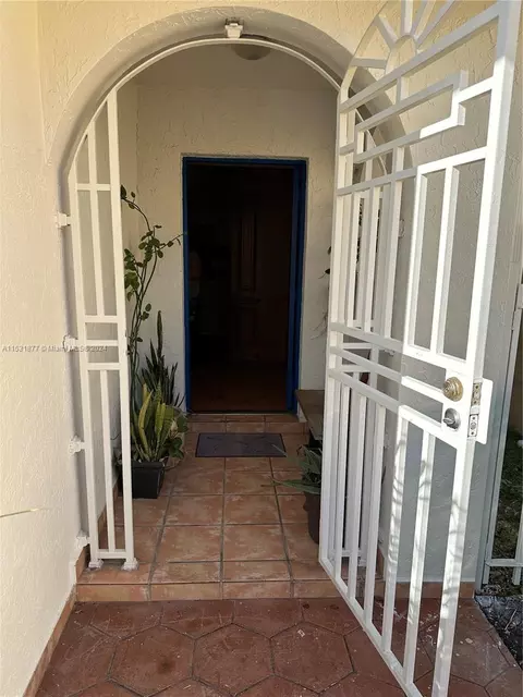 2449 W 72nd Pl, Hialeah, FL 33016 photo 4