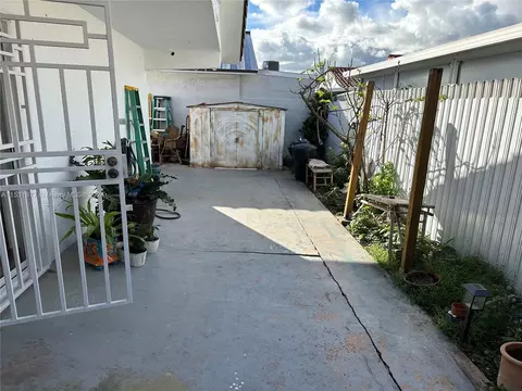 2449 W 72nd Pl, Hialeah, FL 33016 photo 12