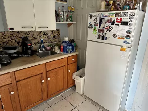 2449 W 72nd Pl, Hialeah, FL 33016 photo 9