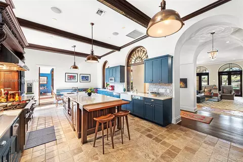 Kitchen - 5295 Hammock Dr, Coral Gables, FL 33156 photo 4 of 4