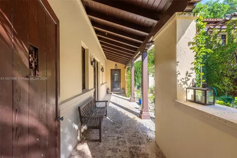 Exterior - 5295 Hammock Dr, Coral Gables, FL 33156 photo 22 of 26