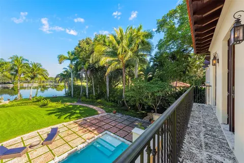 Exterior - 5295 Hammock Dr, Coral Gables, FL 33156 photo 4 of 26