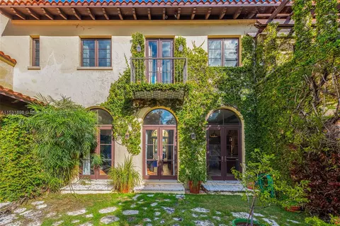 Exterior - 5295 Hammock Dr, Coral Gables, FL 33156 photo 8 of 26