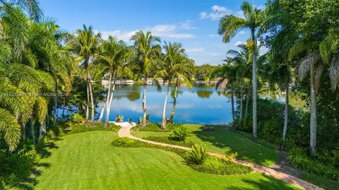 View/Area - 5295 Hammock Dr, Coral Gables, FL 33156 photo 2 of 5