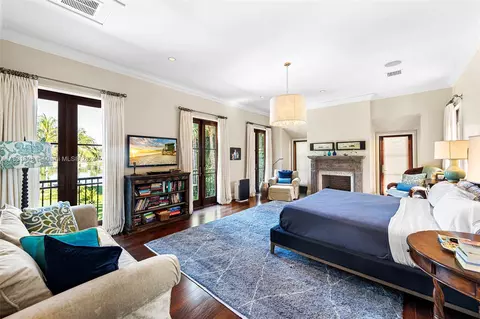 Bedroom - 5295 Hammock Dr, Coral Gables, FL 33156 photo 2 of 3