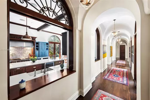 Entry Way - 5295 Hammock Dr, Coral Gables, FL 33156 photo 3 of 7